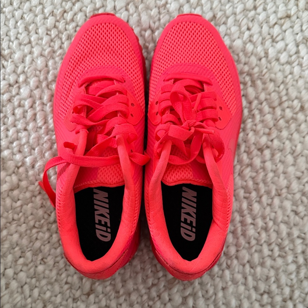 Nike Women's Bright Pink Sneakers